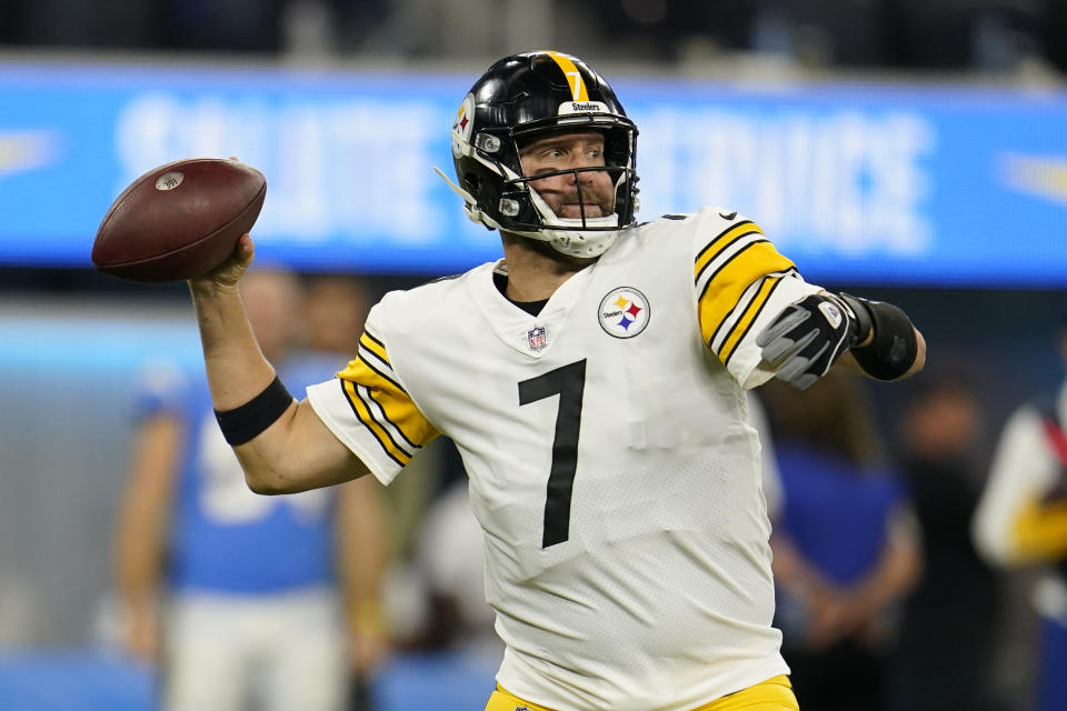 Pittsburgh Steelers quarterback Ben Roethlisberger throws a pass during the second half of an NFL football game against the Los Angeles Chargers, Sunday, Nov. 21, 2021, in Inglewood, Calif. (AP Photo/Marcio Jose Sanchez)