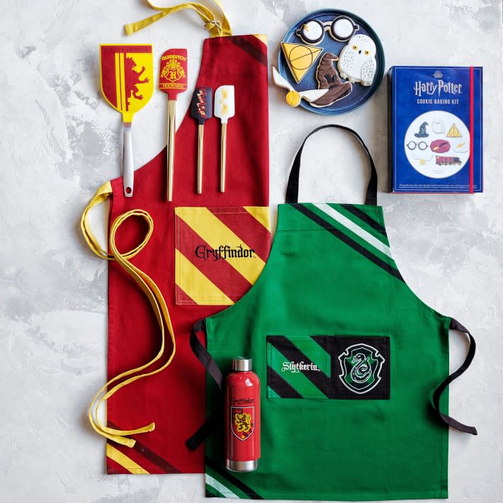 <p><a href="https://go.redirectingat.com?id=74968X1596630&url=https%3A%2F%2Fwww.williams-sonoma.com%2Fproducts%2Fharry-potter-adult-apron&sref=https%3A%2F%2Fwww.seventeen.com%2Flove%2Fdating-advice%2Fadvice%2Fg606%2Fboyfriend-gifts%2F" rel="nofollow noopener" target="_blank" data-ylk="slk:Shop Now;elm:context_link;itc:0;sec:content-canvas" class="link ">Shop Now</a></p><p>HARRY POTTER™ RAVENCLAW™ Adult Apron</p><p>williams-sonoma.com</p><p>$24.95</p>