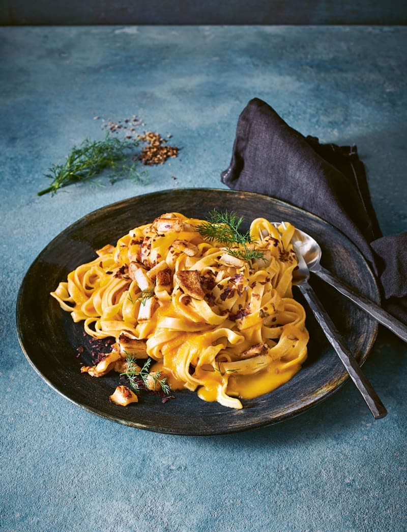 Lobster tagliatelle made from heart of palm. Matthias Hoffmann/Becker Joest Volk Verlag/dpa