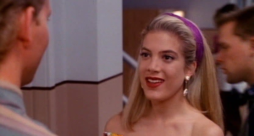 Donna was mostly just a background character initially, but she still had a significantly different personality back then. During Season 1, she's an image-obsessed party girl like Kelly, even throwing a big bash with tons of guys while her parents are out of town. Later, however, she's portrayed as the innocent, sweet one of the group.  