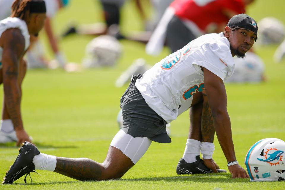 Miami Dolphins wide receiver Braylon Sanders (86) stretches on the field during training camp Aug. 1 at Baptist Health Training Complex.