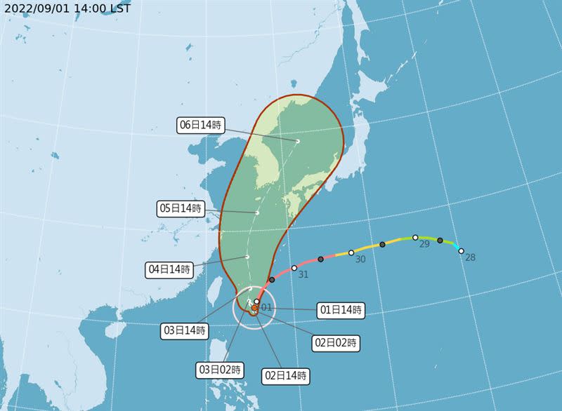 強烈颱風「軒嵐諾」來勢洶洶！中央氣象局預估，明(2)日清晨至上午發布海上颱風警報。（圖／中央氣象局）