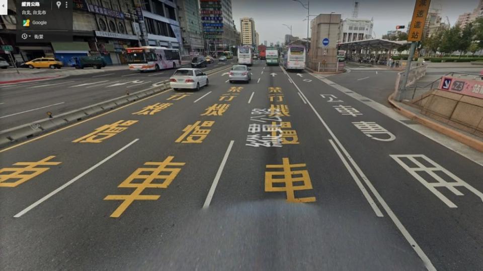 忠孝西路目前只限定深夜給機車行駛，足見機車在國內還是受到歧視。(圖片來源/ Google Map)