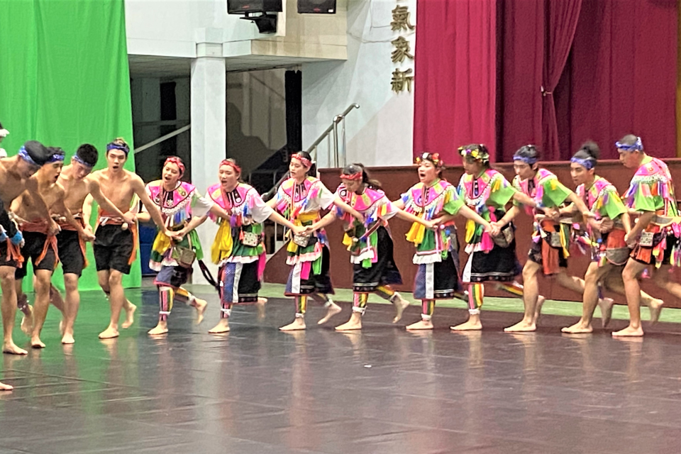 原民專班學生們重現臺東阿美族興昌部落經典的傳統樂舞