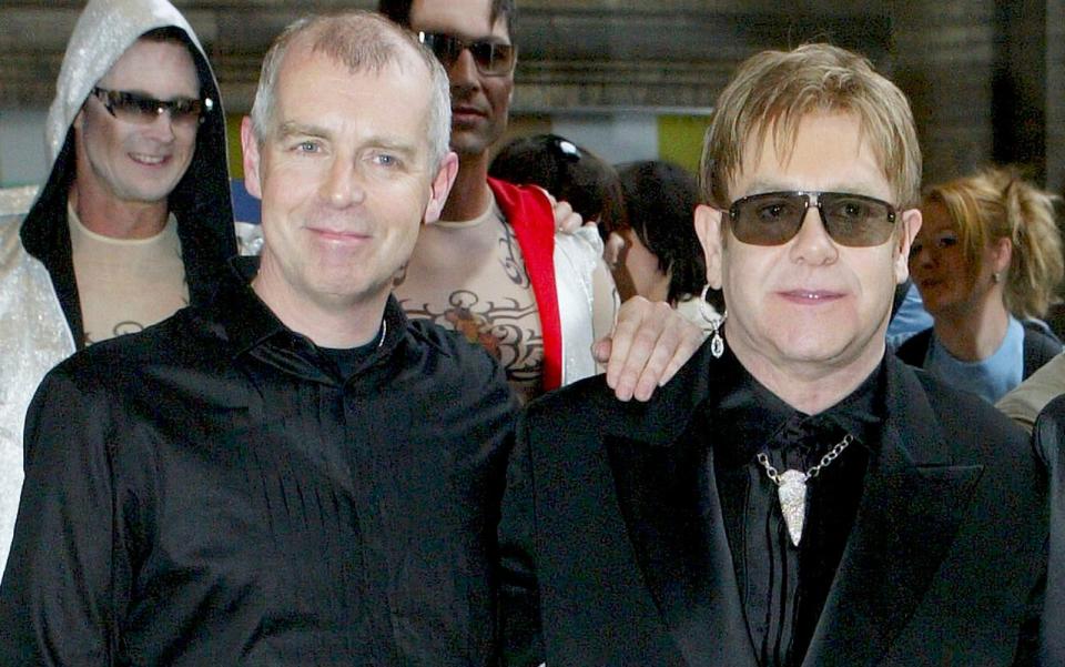 Die Fehde mit U2 endete in Elton Johns Swimmingpool