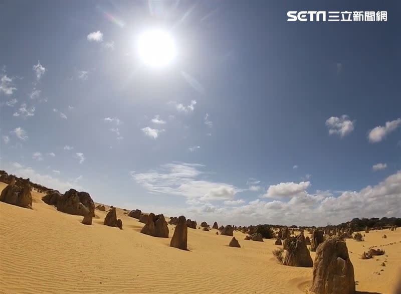 進入尖峰石陣園區.彷彿進入科幻電影異世界場景（圖／記者許少蘋攝影）