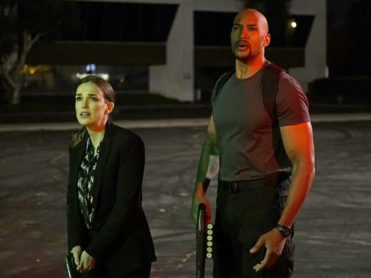 Elizabeth Henstridge, Henry Simmons (Credit: Kelsey McNeal/ABC)