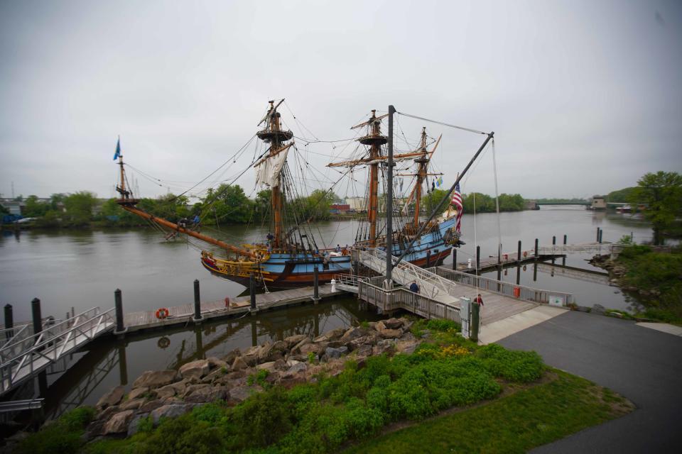 Fourth graders from Forwood Elementary School got to sail along the Christina River on board of the Kalmar Nyckel, a replica ship that brought Swedish settlers to Wilmington in 1638, while learning about the history of Swedish brought over on the original ship in 1638.