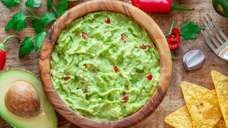 Bowl of guacamole 