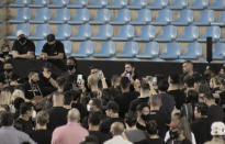 <p>Herique e Juliano cantam no velório de Marília Mendonça e o tio, Abicieli Silveira no Ginásio Goiânia Arena, em Goiás (fotos: Marcello Dantas/Yahoo! Vida e Estilo)</p> 