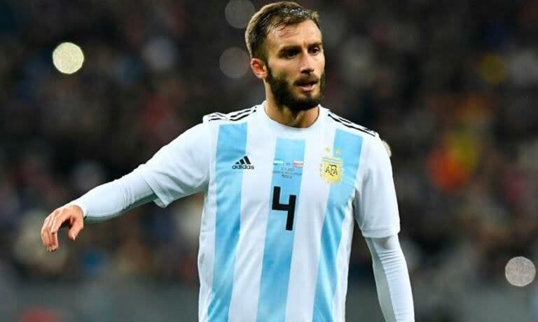 Germán Pezzella, con la camiseta de la selección