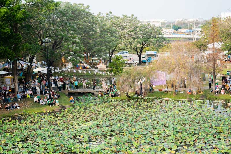 臺灣專業走繩團隊 ╳ 阮劇團。（草草戲劇節、西照日影像工作室提供）