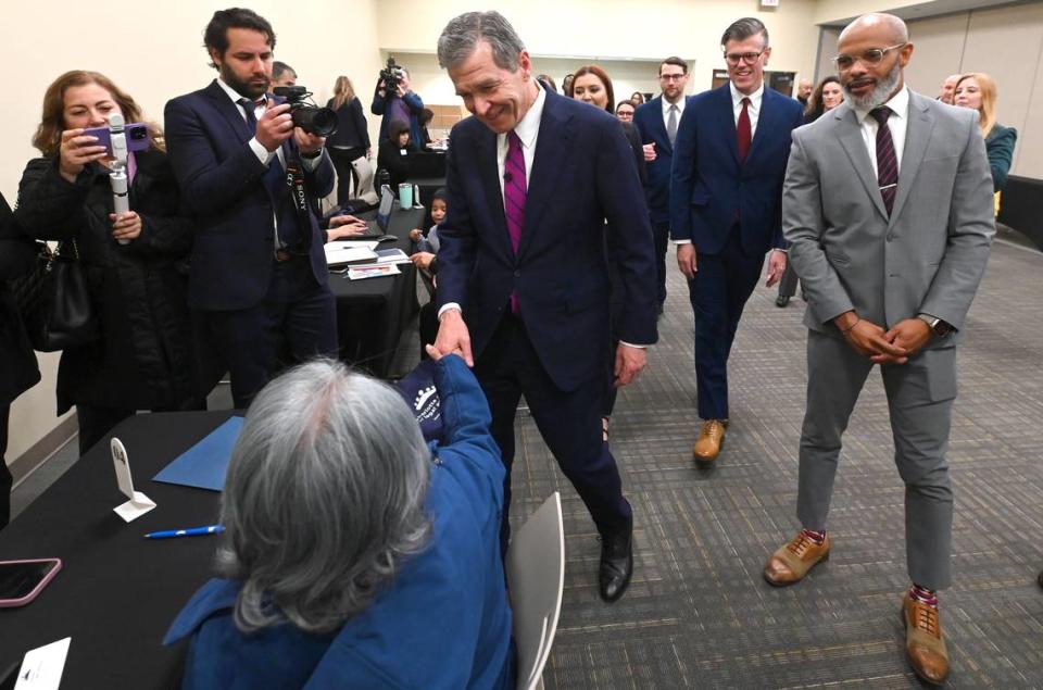 North Carolina Gov. Roy Cooper meets with navigators and clients following the announcement that Medicaid expansion started Friday. JEFF SINER/jsiner@charlotteobserver.com