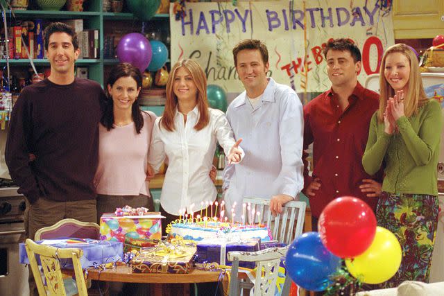 <p>Warner Bros. Television/Getty</p> David Schwimmer, Courteney Cox, Jennifer Aniston, Matthew Perry, Matt LeBlanc, and Lisa Kudrow on 'Friends'