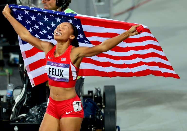 Allyson Felix remporte l'or au 200 m aux JO de Londres le 8 août 2012. (Gabriel BOUYS)