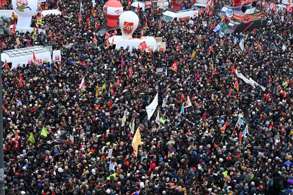 Le 31 janvier, la deuxième journée de grèves nationales et de protestations contre le projet de réforme des retraites du gouvernement avait mobilisé entre 1,27 à plus de 2,5 millions de manifestants selon les chiffres des autorités ou des syndicats.