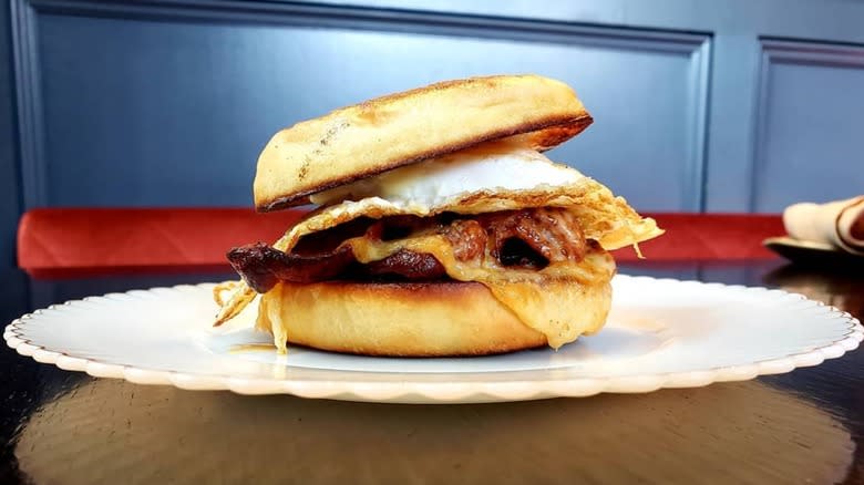 breakfast sandwich with bolo levedo