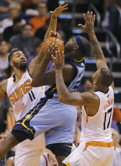 Memphis Grizzlies&#39; Zach Randolph, center, shoots between Phoenix Suns&#39; Markieff Morris (11) and P.J. Tucker during the second half of an NBA basketball game, Monday, April 14, 2014, in Phoenix. The Grizzlies won 97-91. (AP Photo/Matt York)