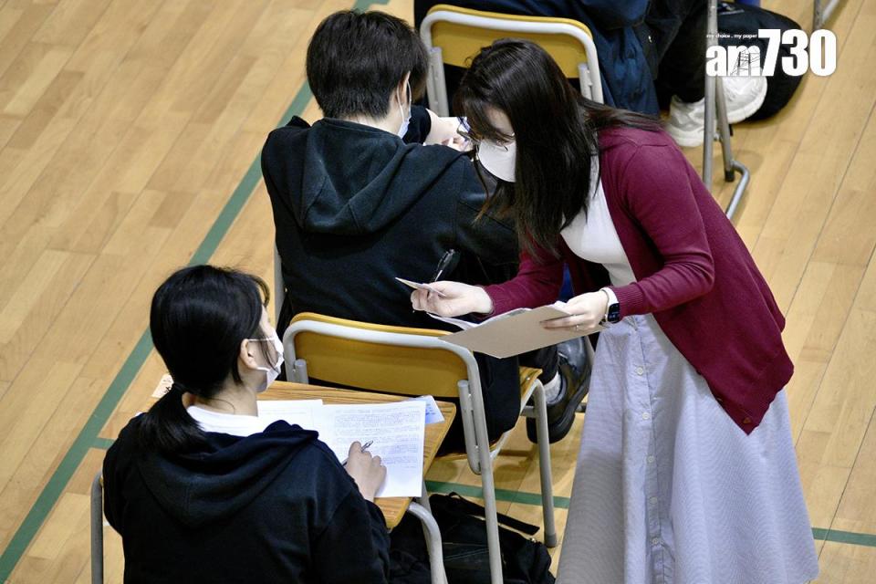 考評局宣布暫停使用「監考易」，但維持要求考生使用「報到易」自行報到。(資料圖片)