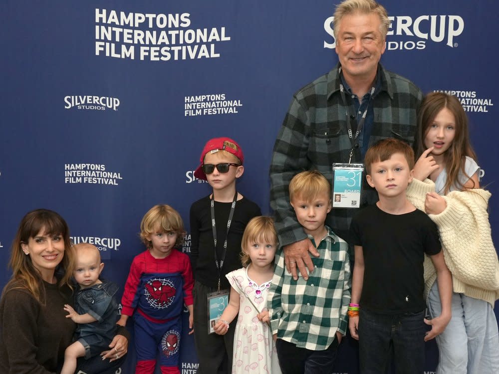 Alec und Hilaria Baldwin mit ihren sieben Kindern. (Bild: Sonia Moskowitz/Getty Images)