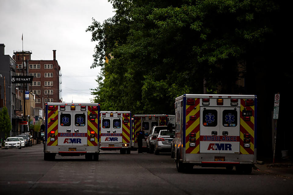 Ambulancias salen durante la ola histórica de calor en Portland, Oregón, el 1.° de julio de 2021. (Alisha Jucevic/The New York Times).