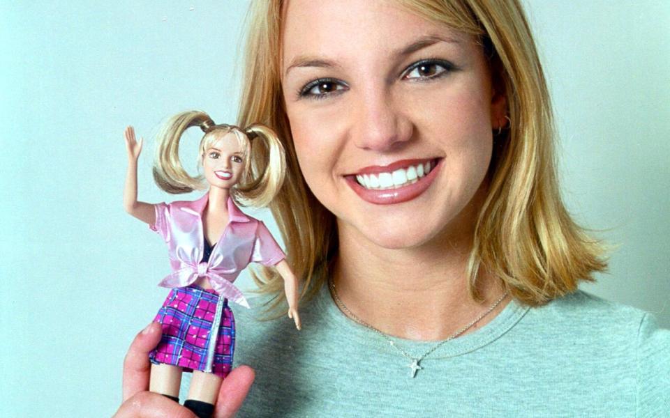 Dass es im Lauf der Jahre mehrere Britney-Spears-Puppen im Barbie-Stil gab, ist wenig verwunderlich. Spears war hübsch, erfolgreich und viele, viele junge Mädchen wollte sein wie sie - vor allem Ende der 90er-, Anfang der 2000er-Jahre, als der Britney-Hype am größten war. (Bild: Getty Images)