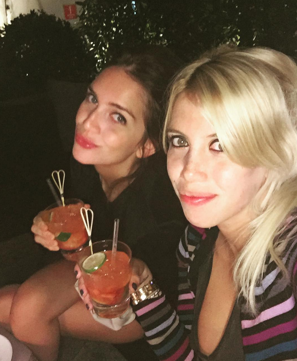 Amigas-hermanas. “Mi hermana, ¡te quiero!”, publicó la blonda de 29 años, que si bien aun no fue confirmado, estaría a la espera de su quinto hijo. - Foto: Instagram.com/wanda_icardi