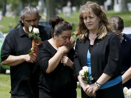 "Rest in His Arms" founder Susan Walker (R) and the grandparents of an abandoned newborn boy attend a burial service at All Saints Cemetery in Des Plaines, Illinois, United States, June 19, 2015. REUTERS/Jim Young