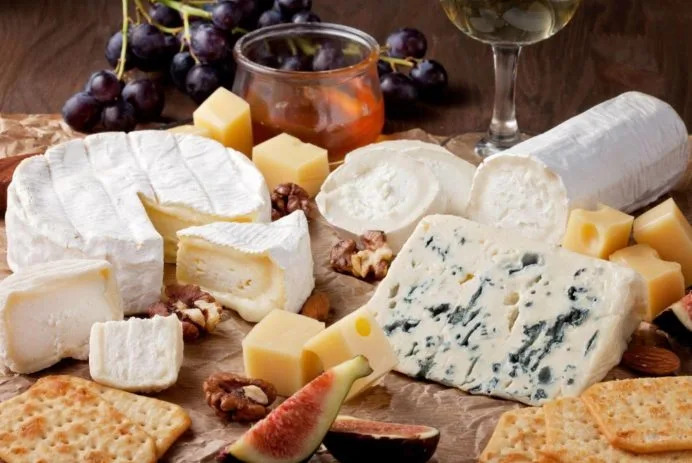 This outrageous Amazon cheese board is the best way to be a fancy adult host on a gremlin budget – Yahoo! Voices