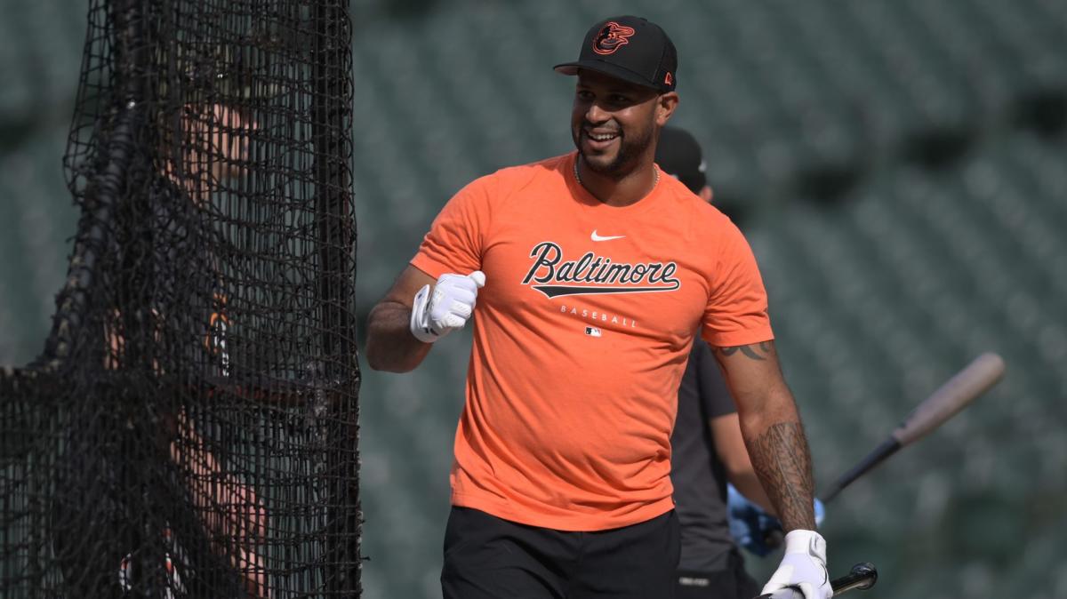 Orioles sign OF Aaron Hicks, put Cedric Mullins on 10-day IL with groin  strain