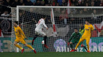 Soccer Football - Spanish King's Cup - Quarter Final Second Leg - Sevilla vs Atletico Madrid - Ramon Sanchez Pizjuan, Seville, Spain - January 23, 2018 Sevilla’s Sergio Escudero scores their first goal REUTERS/Jon Nazca