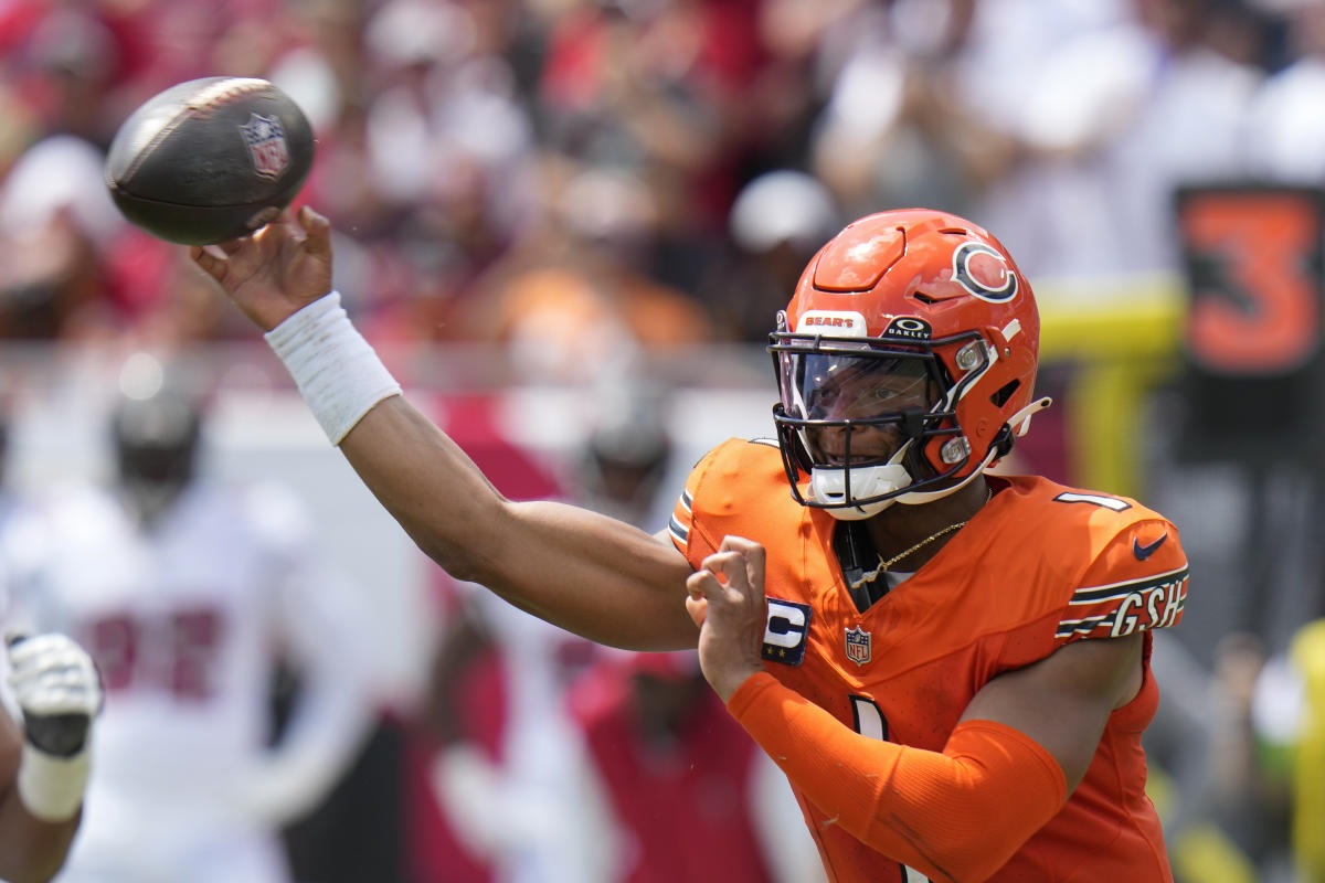 Buccaneers stay unbeaten with 27-17 victory over struggling Bears