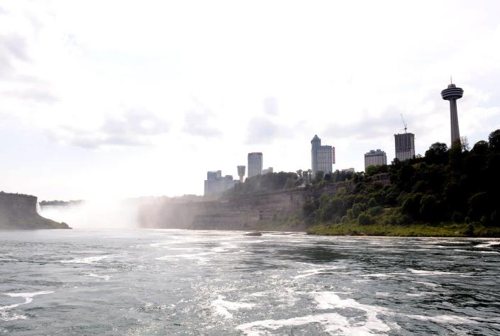Die Horseshoe Falls, Teil der Niagarafälle in Ontario, Kanada (Ian West/PA) (PA Archive)