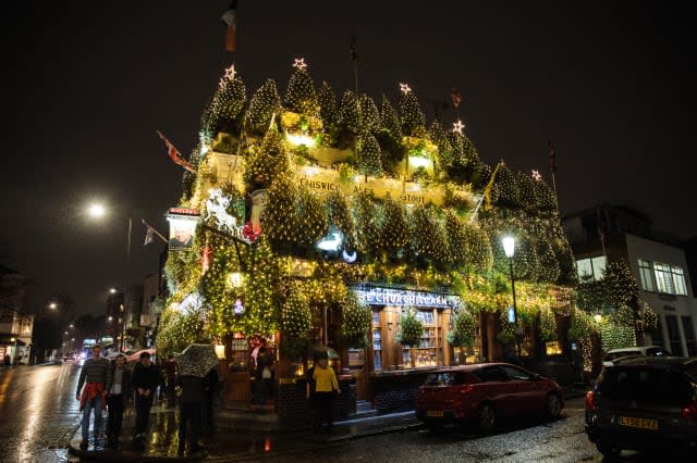 Kensington's The Churchill Arms Lights Up For Christmas