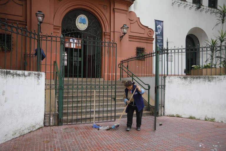 En algunas escuelas de la Ciudad, aprovecharon el paro docente para hacer una limpieza profunda