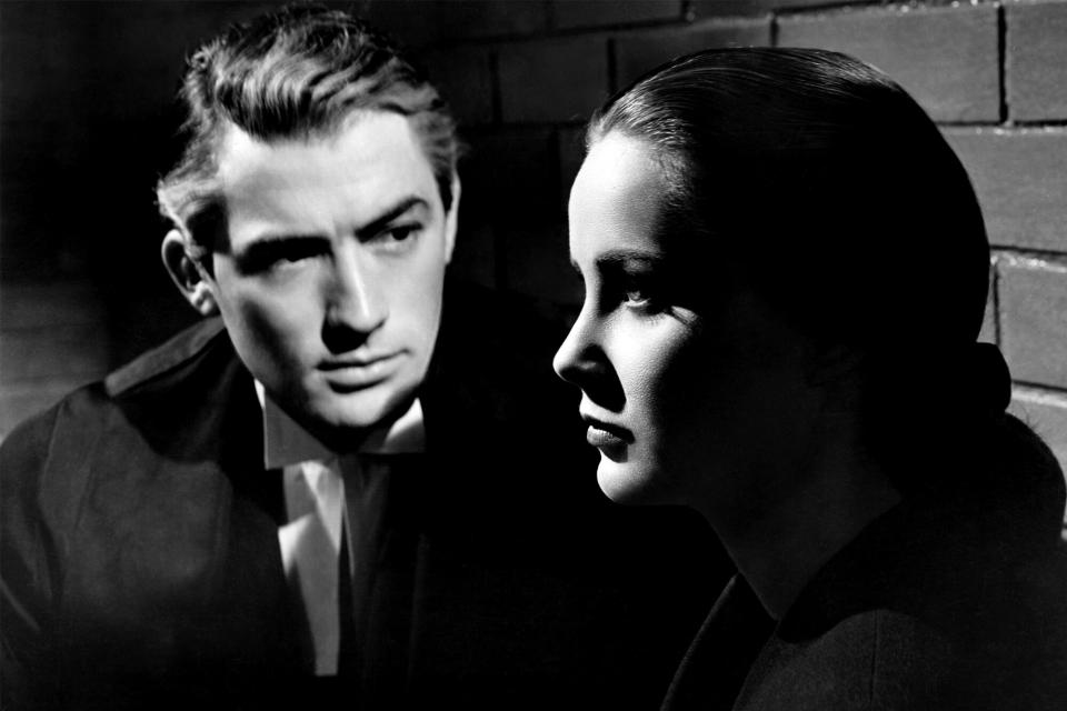 American actor Gregory Peck (1916 - 2003), as Anthony Keane, and Italian actress Alida Valli (1921 - 2006) as Mrs. Maddalena Anna Paradine in 'The Paradine Case', directed by Alfred Hitchcock, 1947. (Photo by Silver Screen Collection/Getty Images)