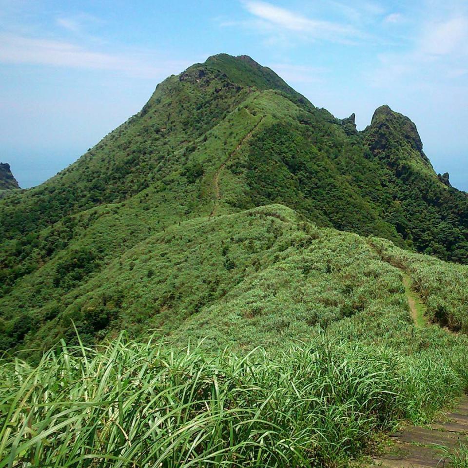 半屏山為傾斜的單面山。（圖片來源／Instagram－gionecruise）