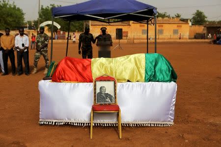 The body of late photographer Malick Sidibe is seen draped in a Malian flag during an official ceremony commemorating him in Bamako, Mali, April 16, 2016. REUTERS/Joe Penney