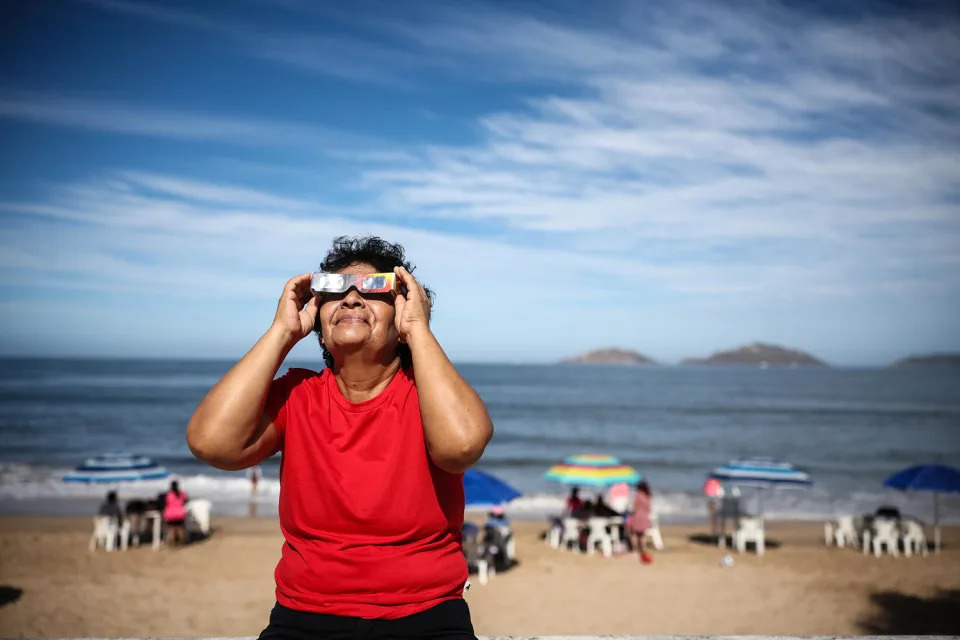 Total Solar Eclipse Stretches Across North America From Mexico To Canada (Hector Vivas / Getty Images)