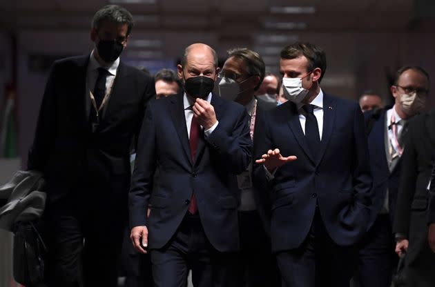 France's President Emmanuel Macron and Germany's Chancellor Olaf Scholz  arrive for a joint news conference during an European Union (EU) summit at the European Council Building in Brussels, Belgium December 17, 2021. John Thys/Pool via REUTERS (Photo: POOL via REUTERS)