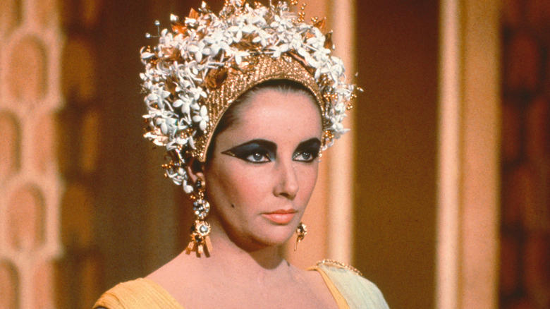 Elizabeth Taylor in Egyptian headdress