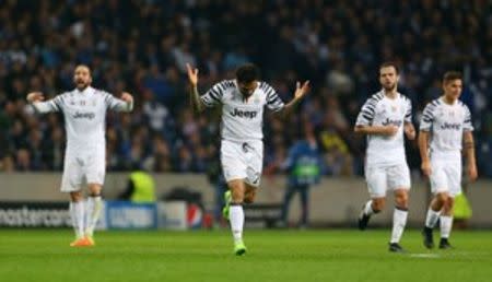 Soccer Football - FC Porto v Juventus - UEFA Champions League Round of 16 First Leg - Dragao Stadium, Porto, Portugal - 22/2/17 Juventus' Dani Alves celebrates scoring their second goal Reuters / Rafael Marchante Livepic