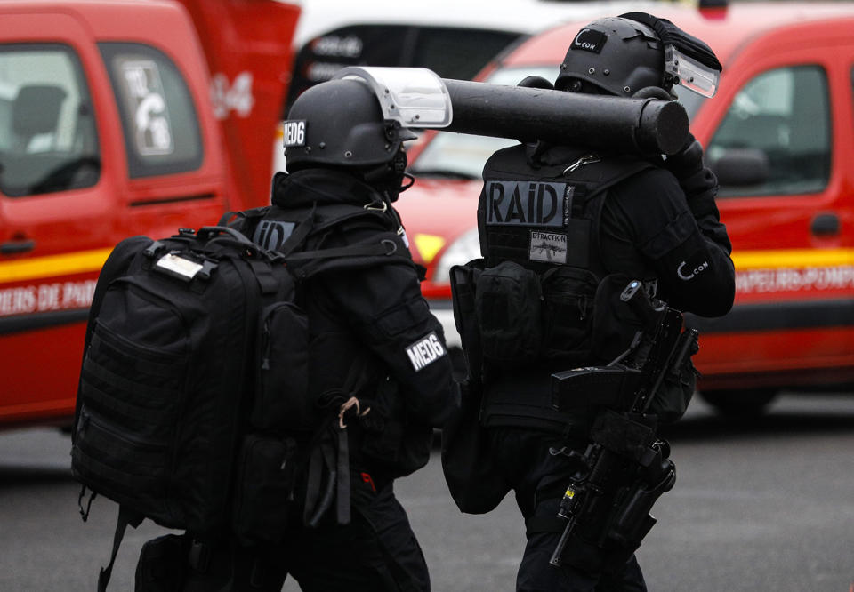 Man killed after trying to grab soldier’s gun at Paris airport