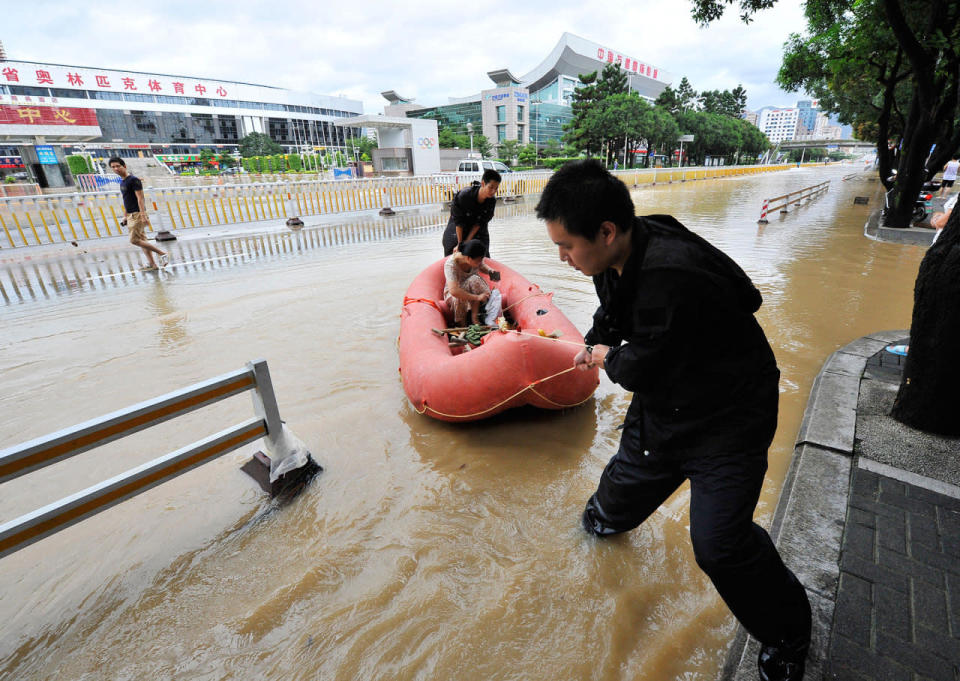 Typhoon Meranti hits Taiwan and China