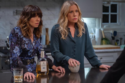 Dead to Me Season 2 Linda Cardellini and Christina Applegate