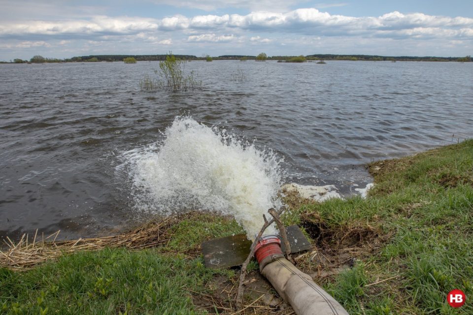Water pumping in Demidov <span class="copyright">NV / Olexander Medvedev</span>