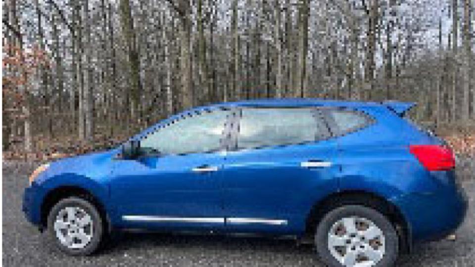 <div>Stock image of blue Nissan Rogue</div> <strong>(Texas DPS)</strong>