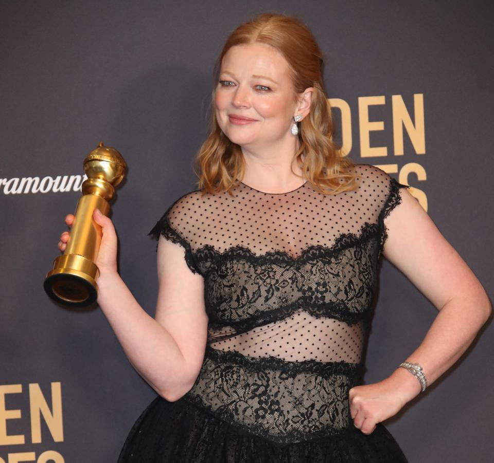 Sarah Snook poses with her Golden Globe.