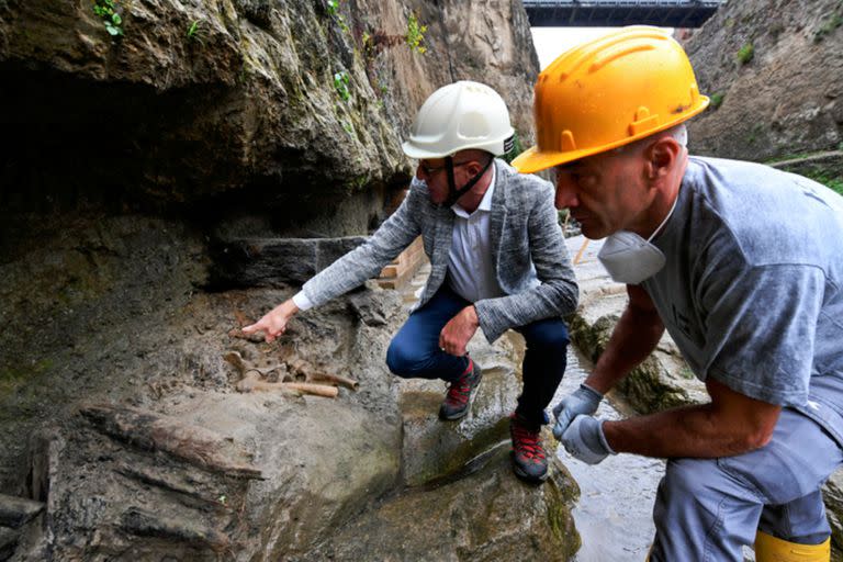 Los arqueólogos encontraron el esqueleto parcialmente mutilado de un hombre de entre 40 y 45 años al que la avalancha de lava y fuego del Vesubio detuvo a tan solo un paso del mar y de la posible salvación