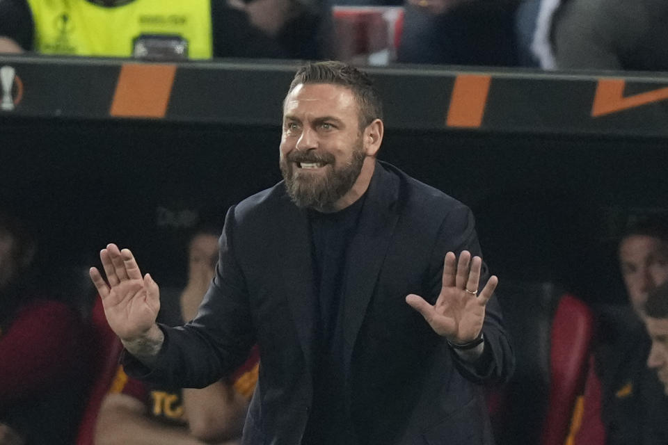 Roma's head coach Daniele De Rossi gestures during the Europa League second leg semi-final soccer match between Leverkusen and Roma at the BayArena in Leverkusen, Germany, Thursday, May 9, 2024. (AP Photo/Matthias Schrader)